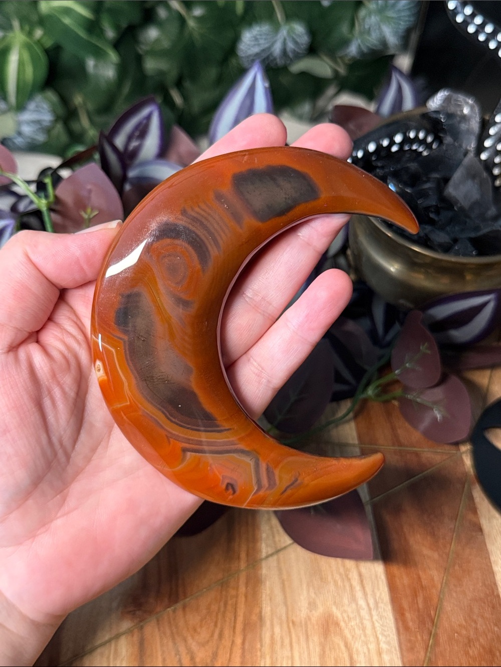 Sardonyx crescent moon on stand - Picture 5 of 6